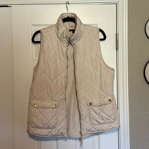 Quinn cream puffer vest with gold details and functional pockets. Size large